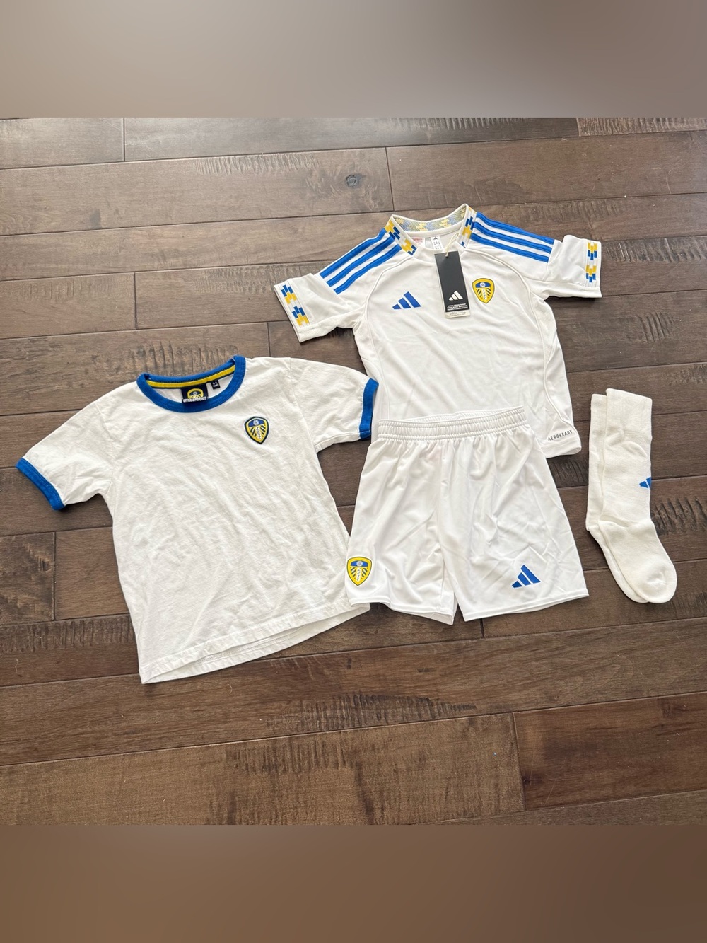 Leeds United Clothing Kit Outfit Jersey Bundle Tee Size 5-6 Youth Boys Girls